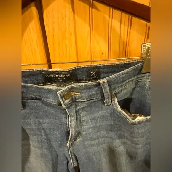 Lucky Brand Cropped Blue Jeans - Picture 2 of 5